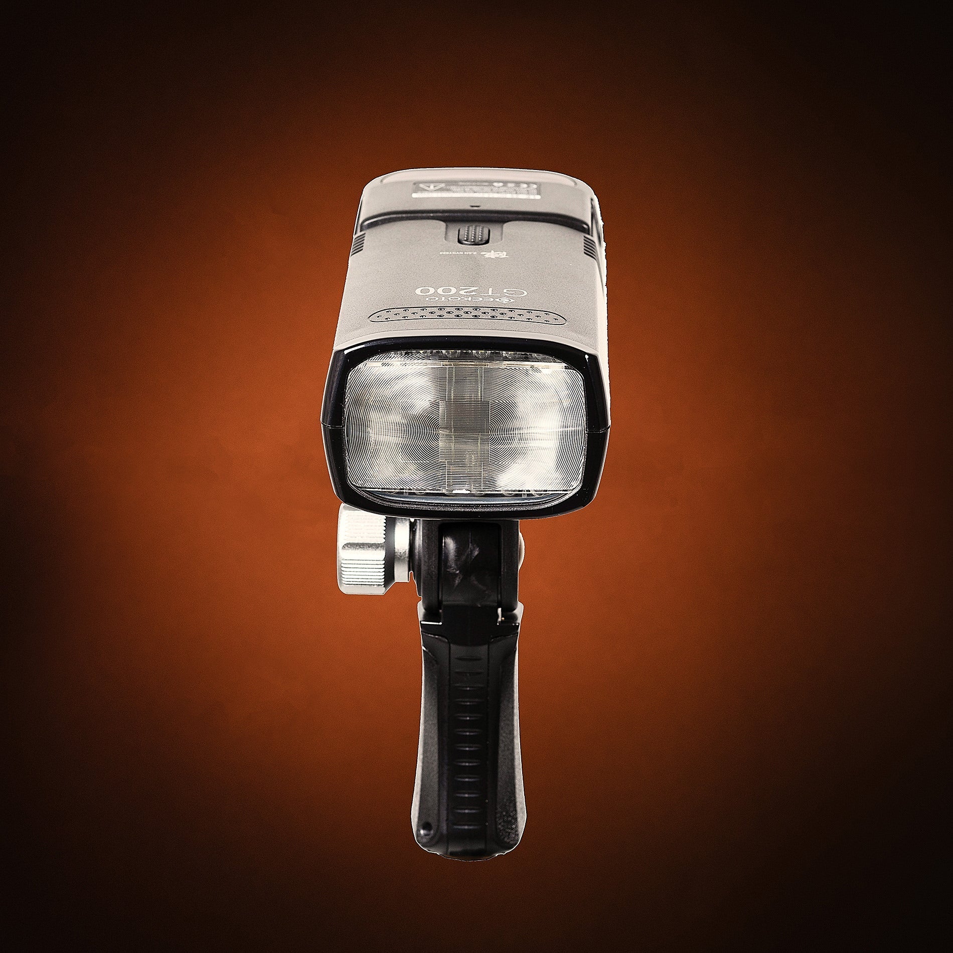 Front view of the Geekoto GT200 200Ws portable off-camera flash
