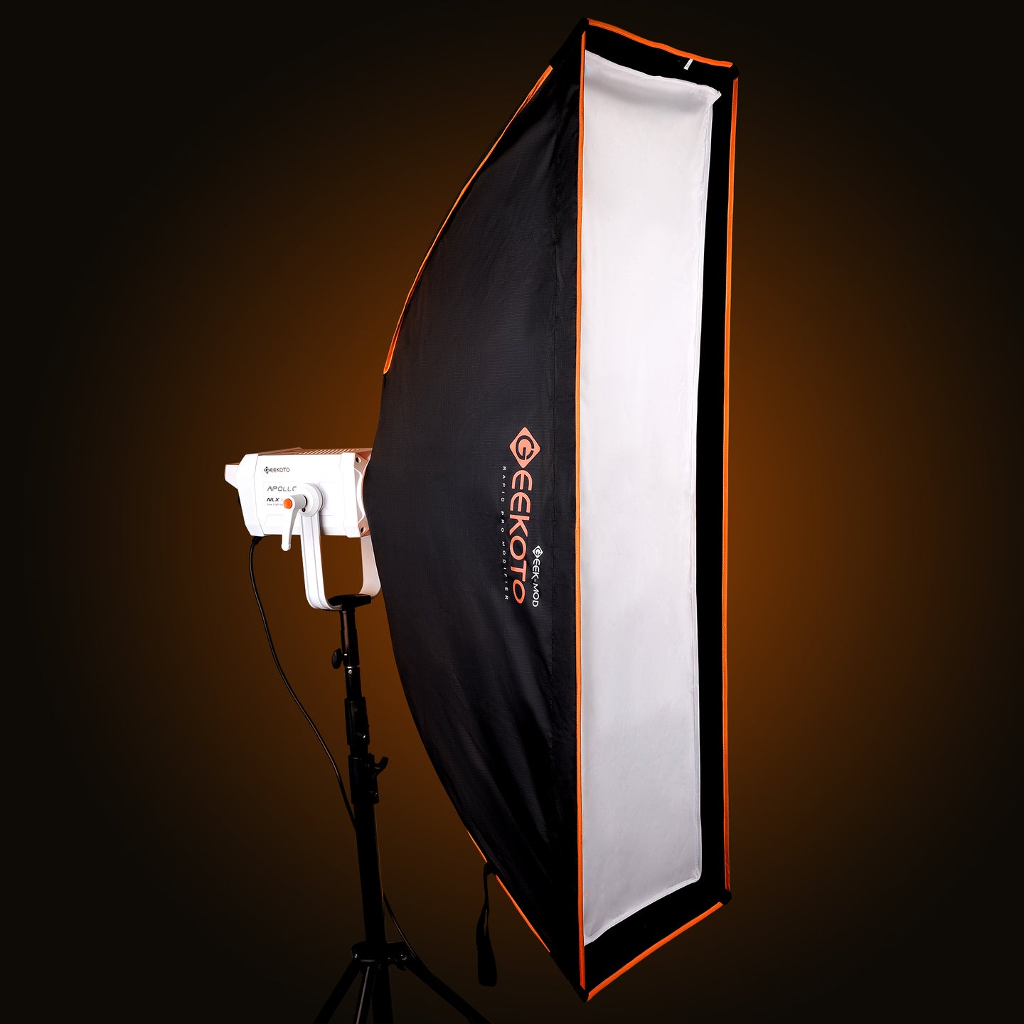 Geekoto GEEK-MOD SQ54 54 x 20-inch rapid-deploy strip softbox front diffusion view for soft light control