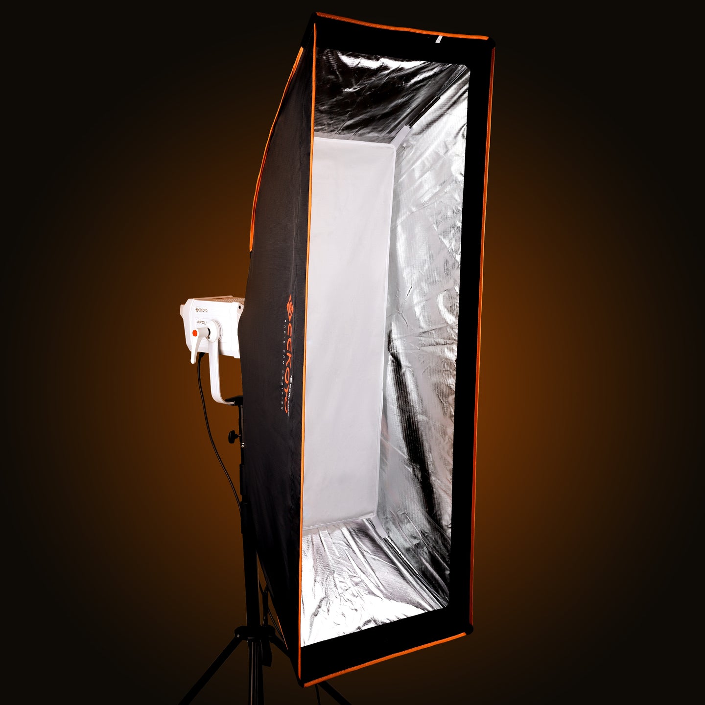 Geekoto GEEK-MOD SQ54 54 x 20-inch rapid-deploy strip softbox side profile showing collapsible modifier depth