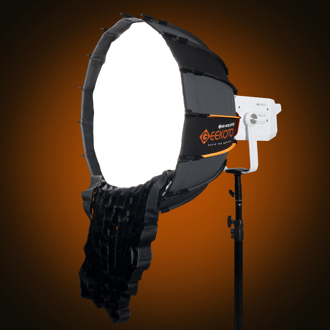  Geekoto GEEK MOD S26 PRO V2 26-inch V2 rapid-deploy softbox front diffusion view for soft light control