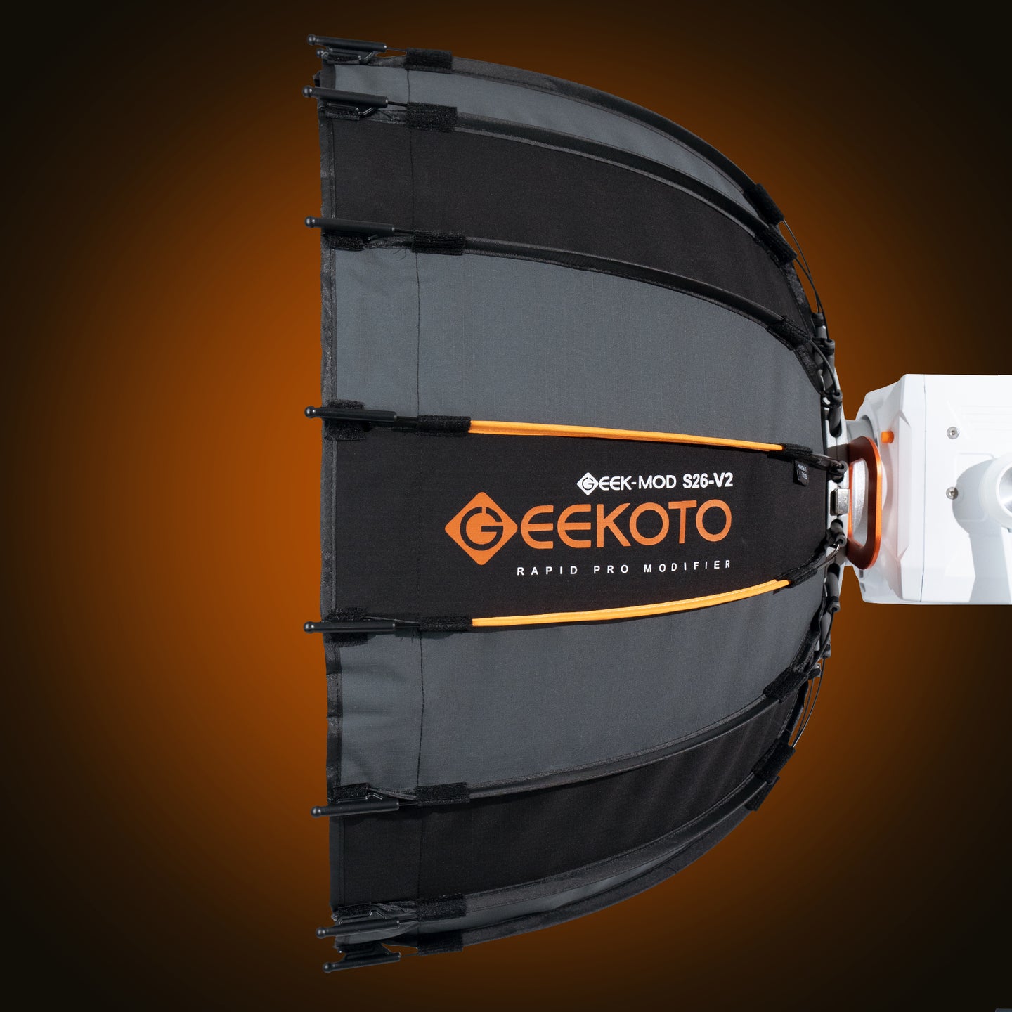  Geekoto GEEK MOD S26 PRO V2 26-inch V2 rapid-deploy softbox side profile showing collapsible modifier depth