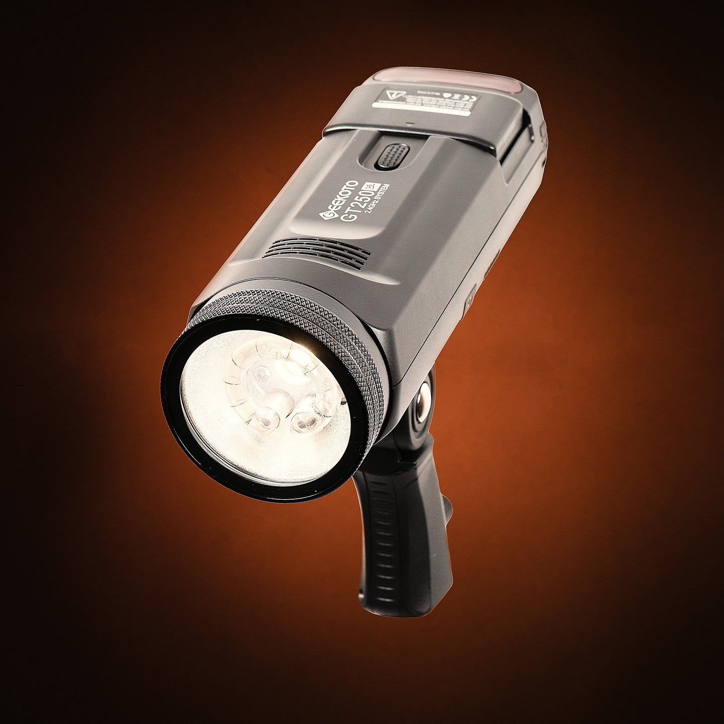 Geekoto GT250 portable battery-powered strobe with round head