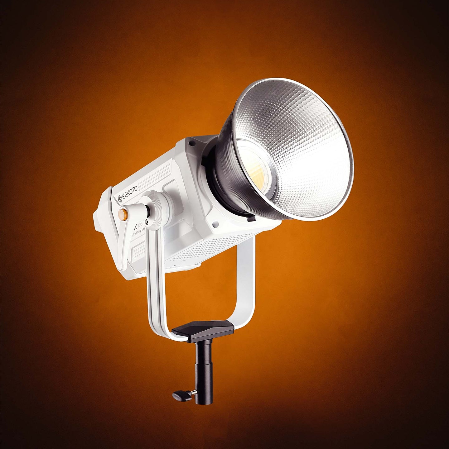 Geekoto NC350 Apollo continuous light with reflector attached
