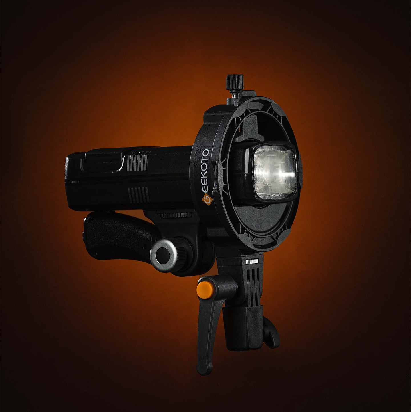 Geekoto SpeedRing adapter shown with compatible modifier