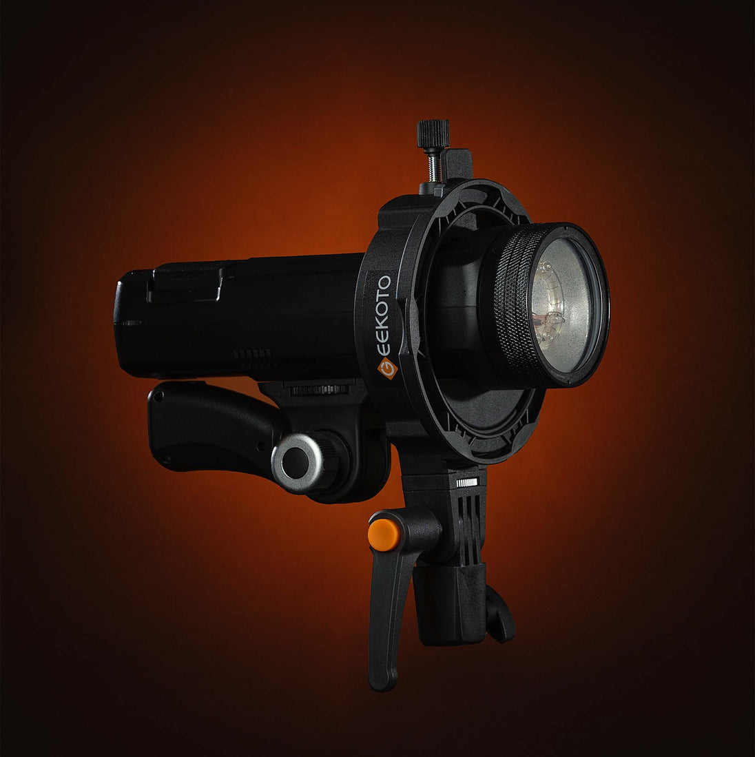 eekoto SpeedRing adapter shown with round head light